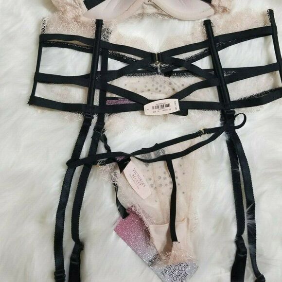Victoria's Secret FASHION SHOW Bra-Garter-Thong Set 3 pcs 316 - Picture 6 of 6